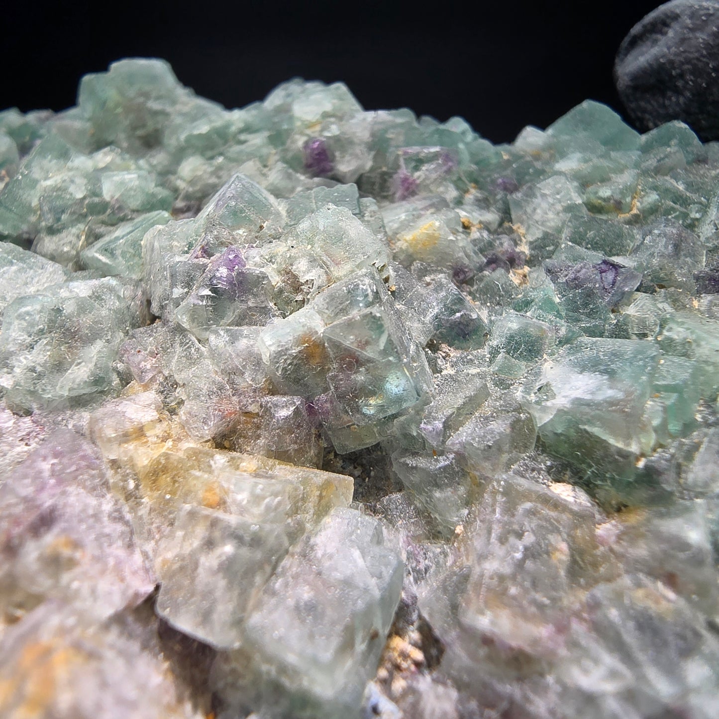 Grands cubes de fluorite zonaux, niveau de quartz vert violet Erongo, Namibie 124*59*27mm
