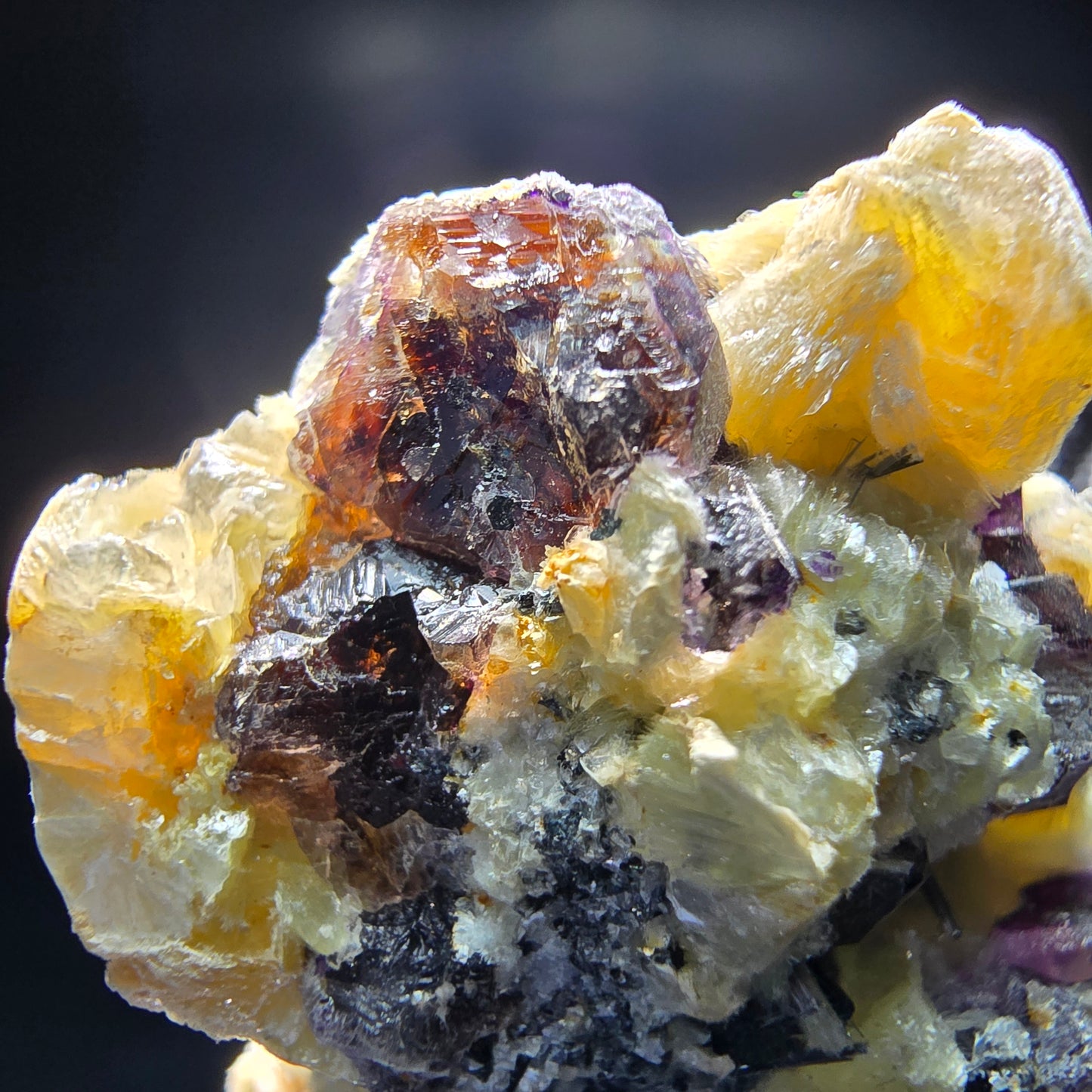 Zonare Fluorit, Muskovit Schörl Turmalin Stufe Erongo, Namibia 64*30*35mm