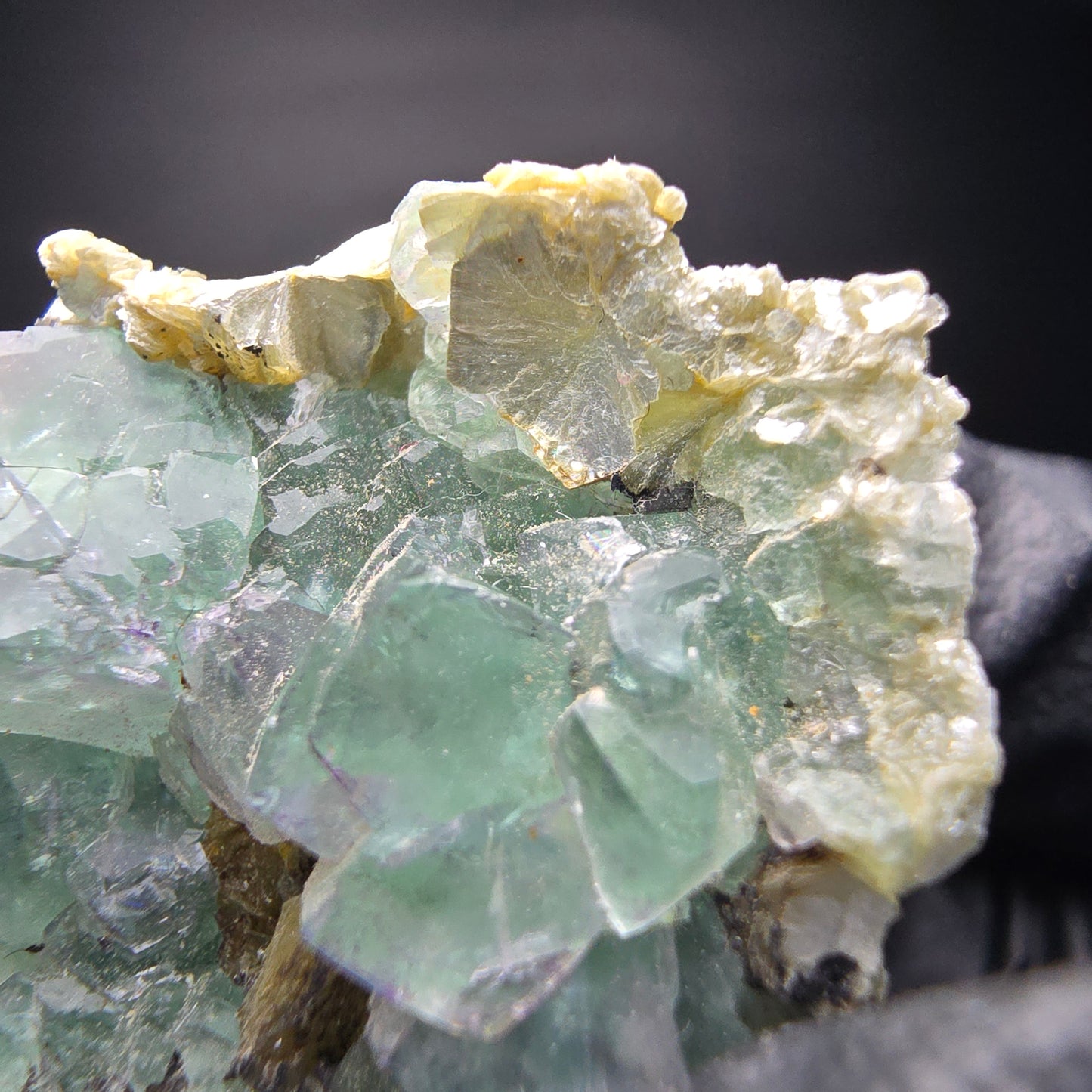 Cubes de fluorite transparents verts avec qualité muscovite, Collection Erongo namibie 29x24x19mm