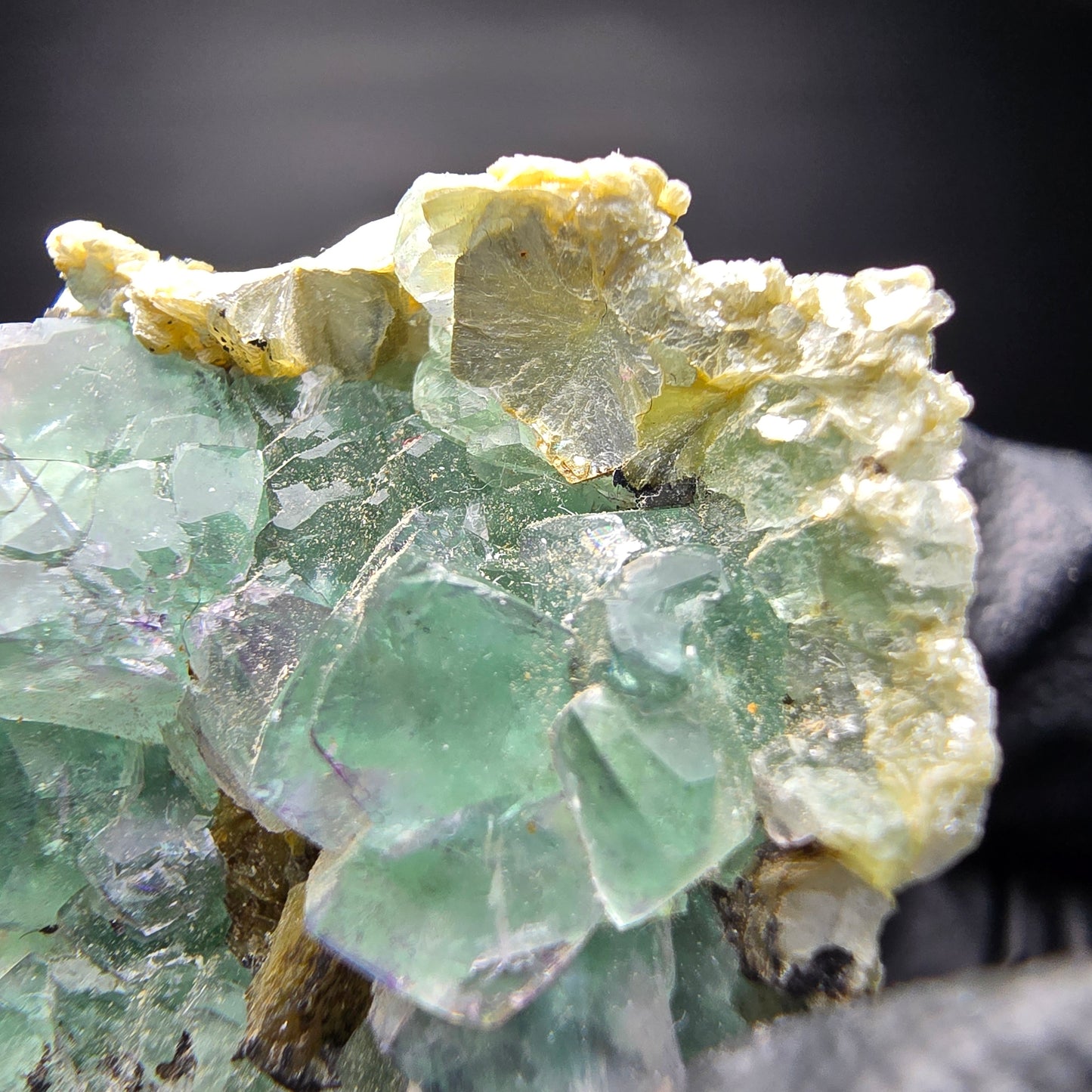 Cubes de fluorite transparents verts avec qualité muscovite, Collection Erongo namibie 29x24x19mm