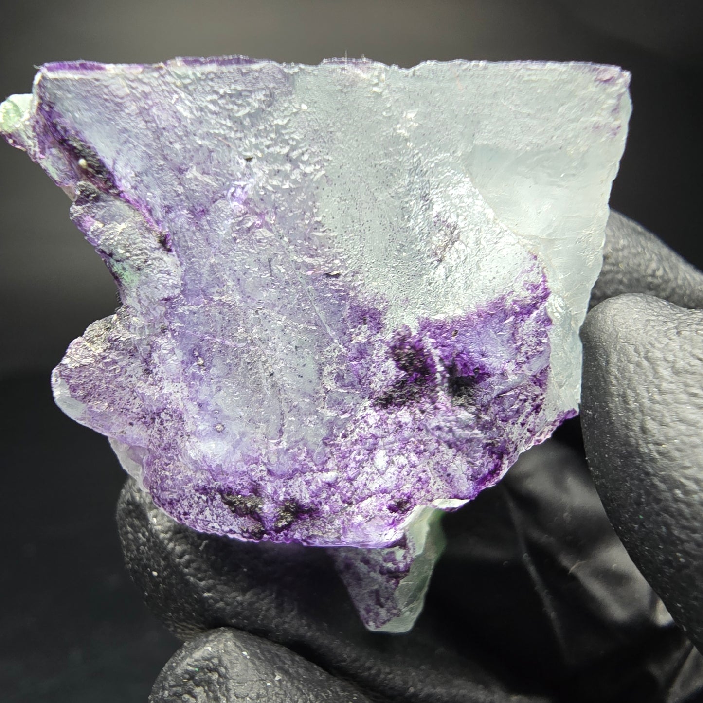 Fluorite zonar claire avec étape de tourmaline Schörl Erongo Namibie 34*21*29mm