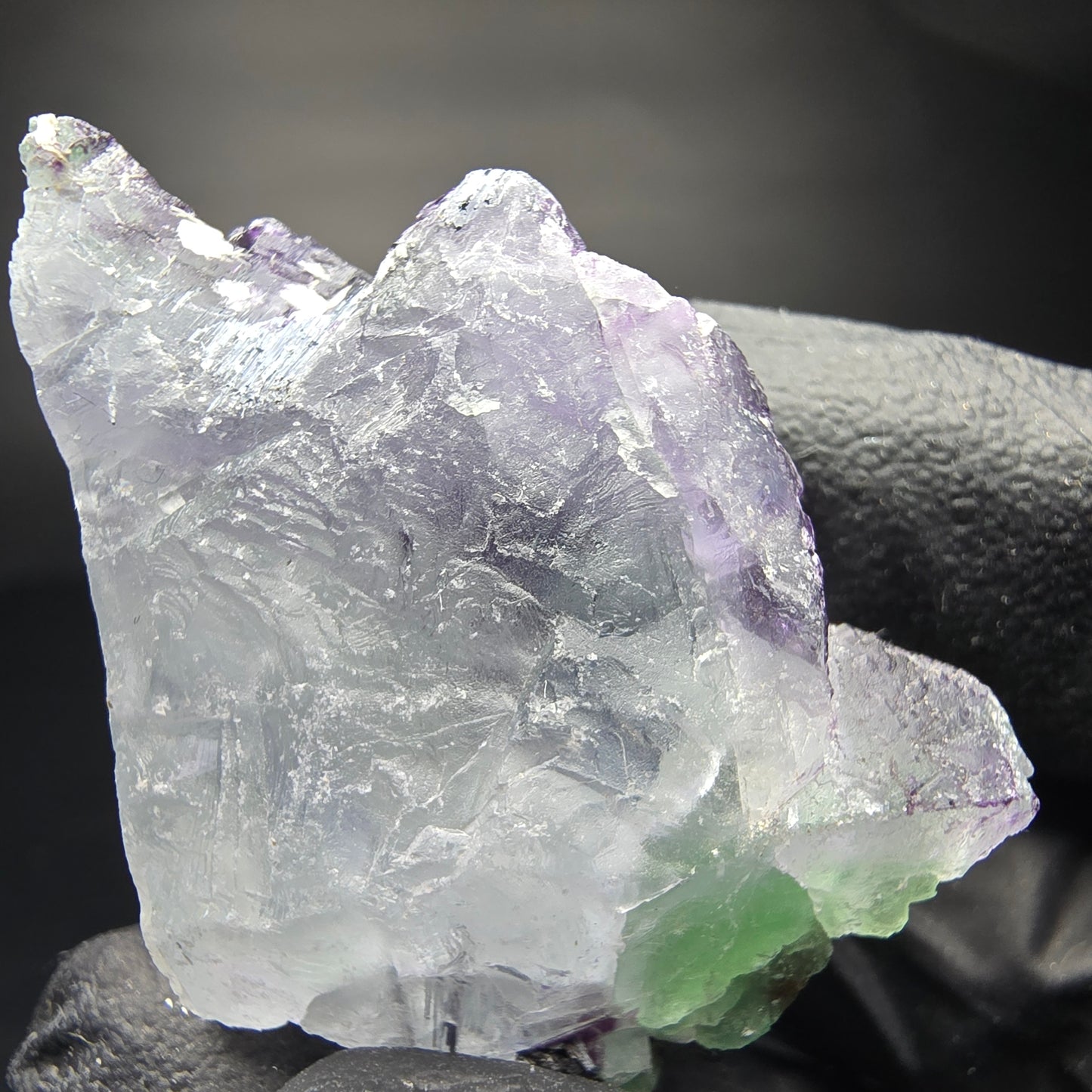Fluorite zonar claire avec étape de tourmaline Schörl Erongo Namibie 34*21*29mm