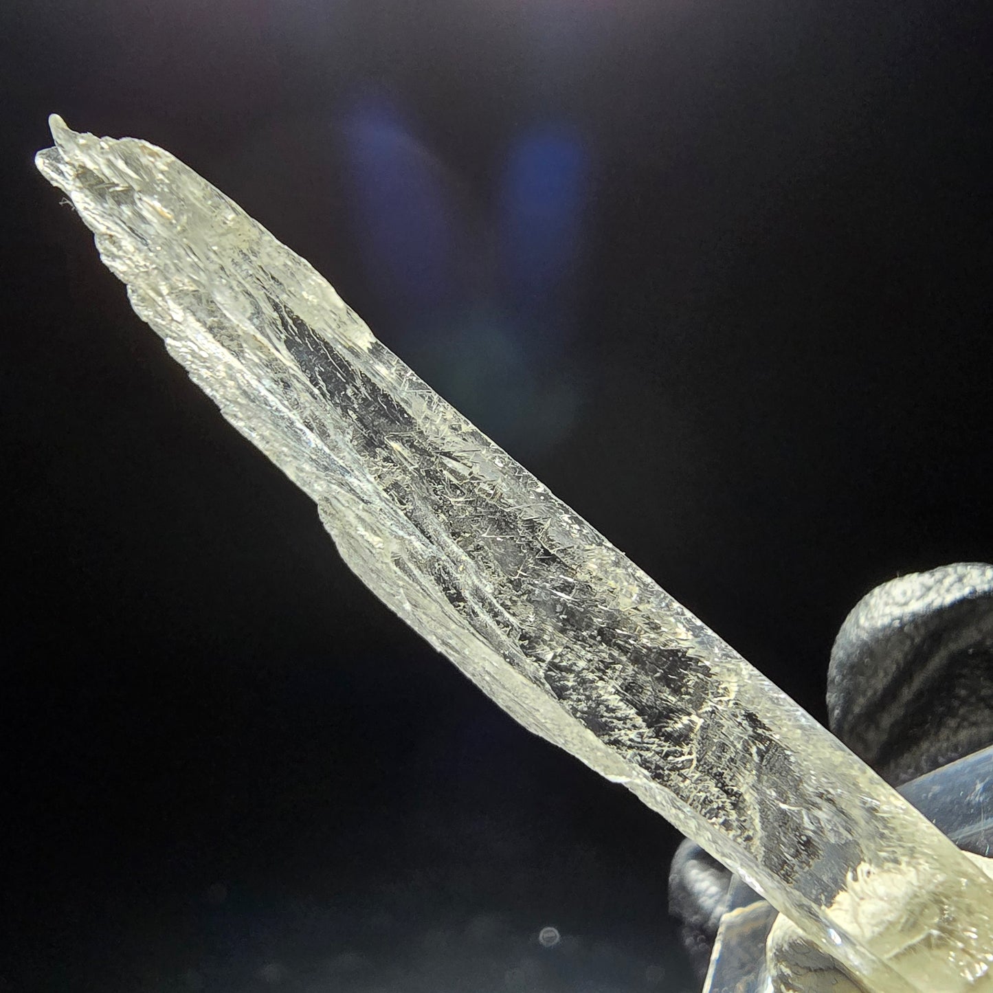 Seltener Kunzit X Spodumen Kristall weiß UV Mineral 48*5*4mm aus Brasilien