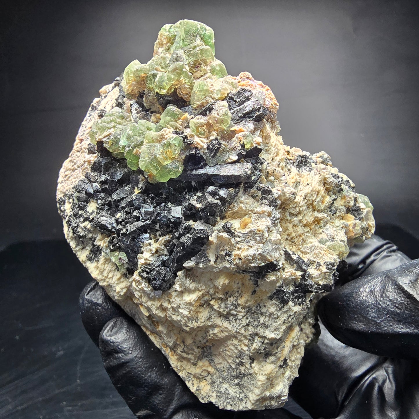 Grande fluorite fantôme, tourmaline Schörl, stade muscovite Erongo Namibie 82*51*58mm