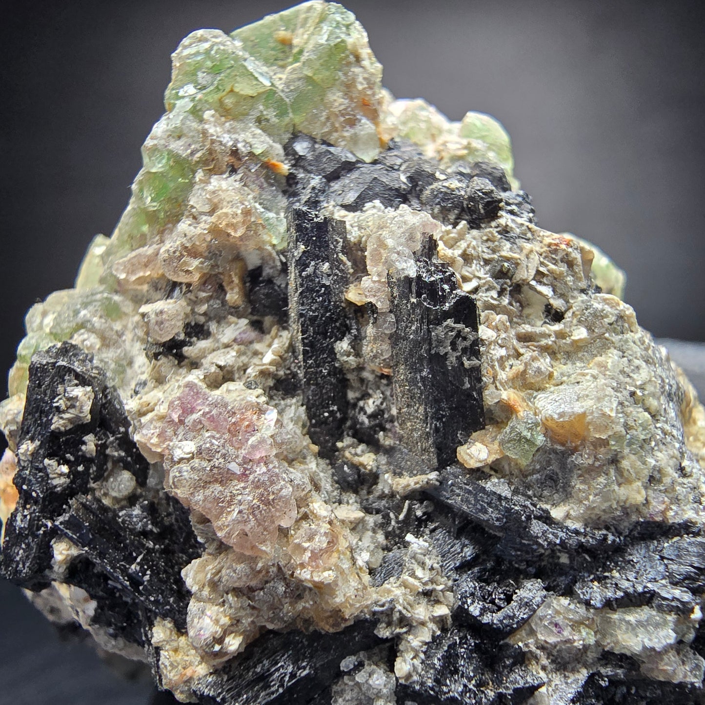 Grande fluorite fantôme, tourmaline Schörl, stade muscovite Erongo Namibie 82*51*58mm