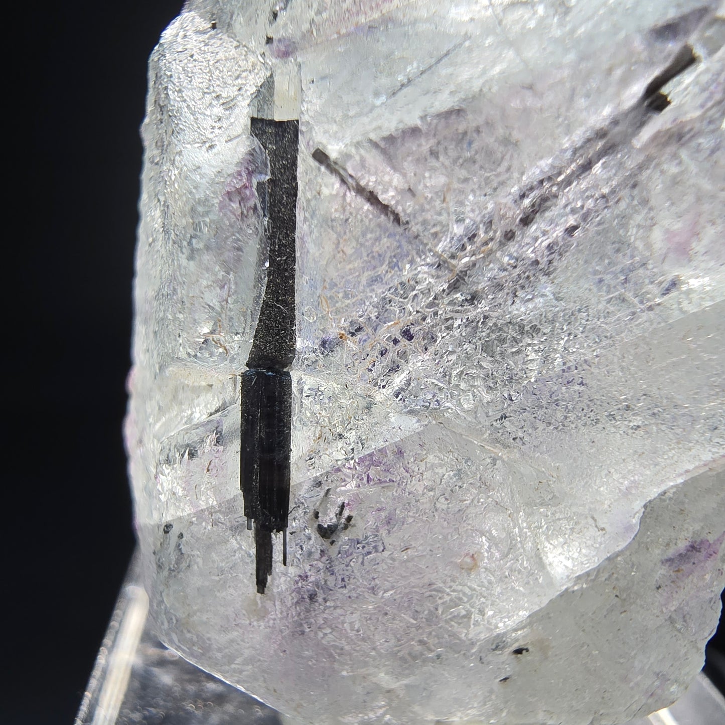 Klarer zonarer Fluorit Kristall mit Schörl Turmalin Erongo Namibia 35*29*17mm