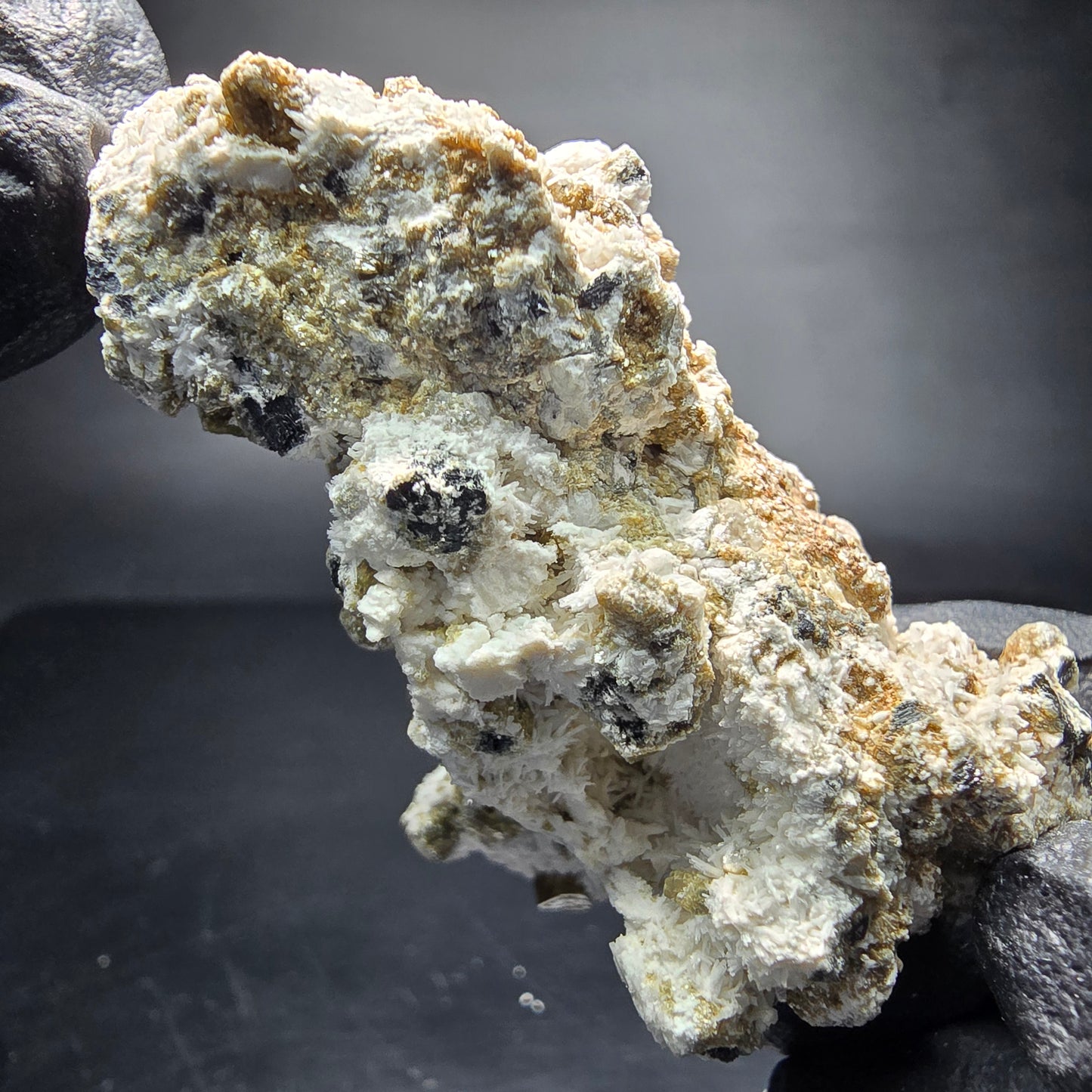 Fluorite Zonare, muscovite Schörl tourmaline étape Erongo namibie 70*38*40mm