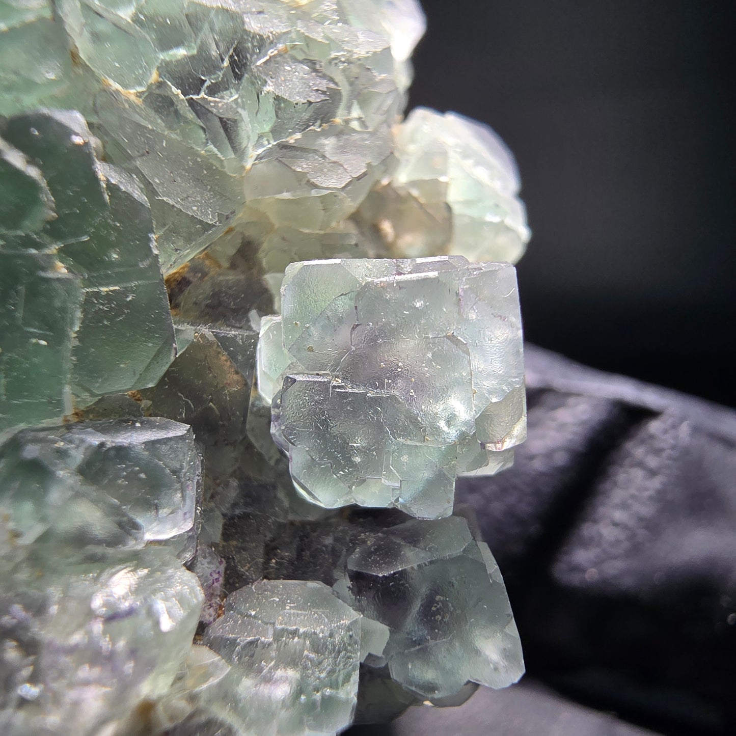 Rare zonar fluorite vert violet Schörl tourmaline spécimen Erongo Namibie 60*41*20mm