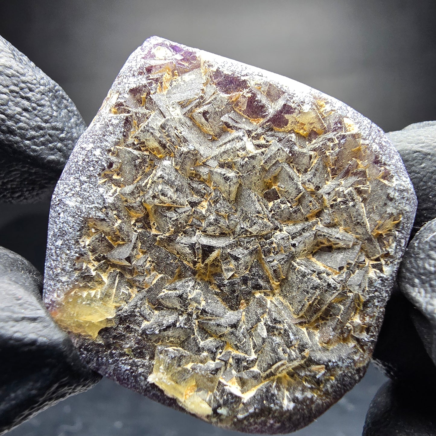 Niveau de cube de fluorite étagé violet orange Omehane, collection namibie 37*35*14mm