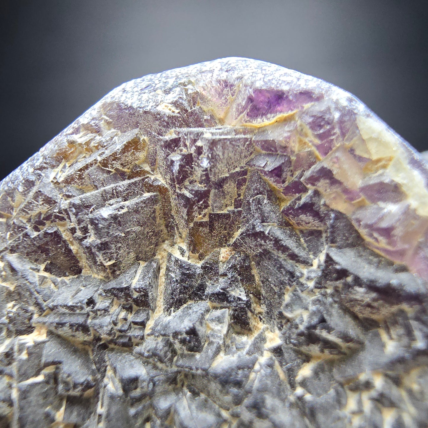 Niveau de cube de fluorite étagé violet orange Omehane, collection namibie 37*35*14mm