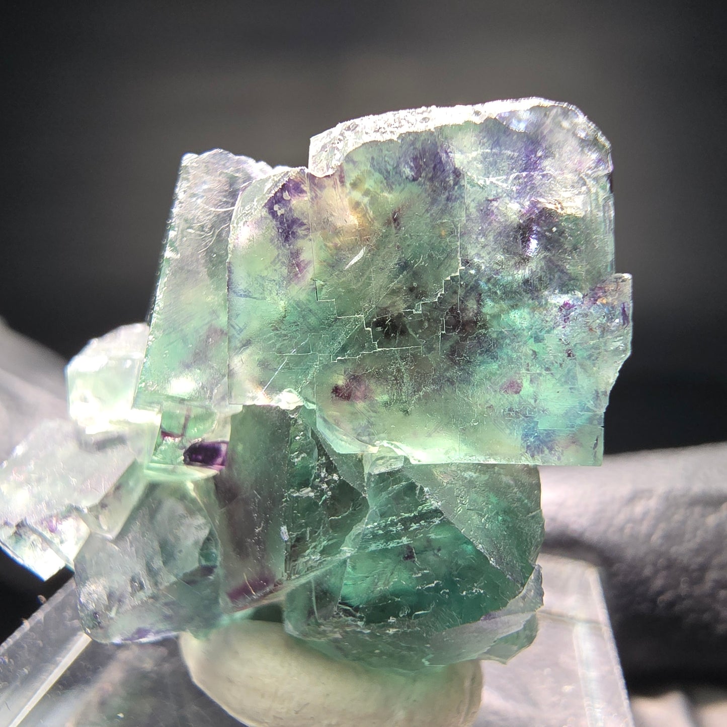 Seltene zonare Phantom Fluorit Würfel Stufe grün lila Okorusu Namibia 29*26*15mm