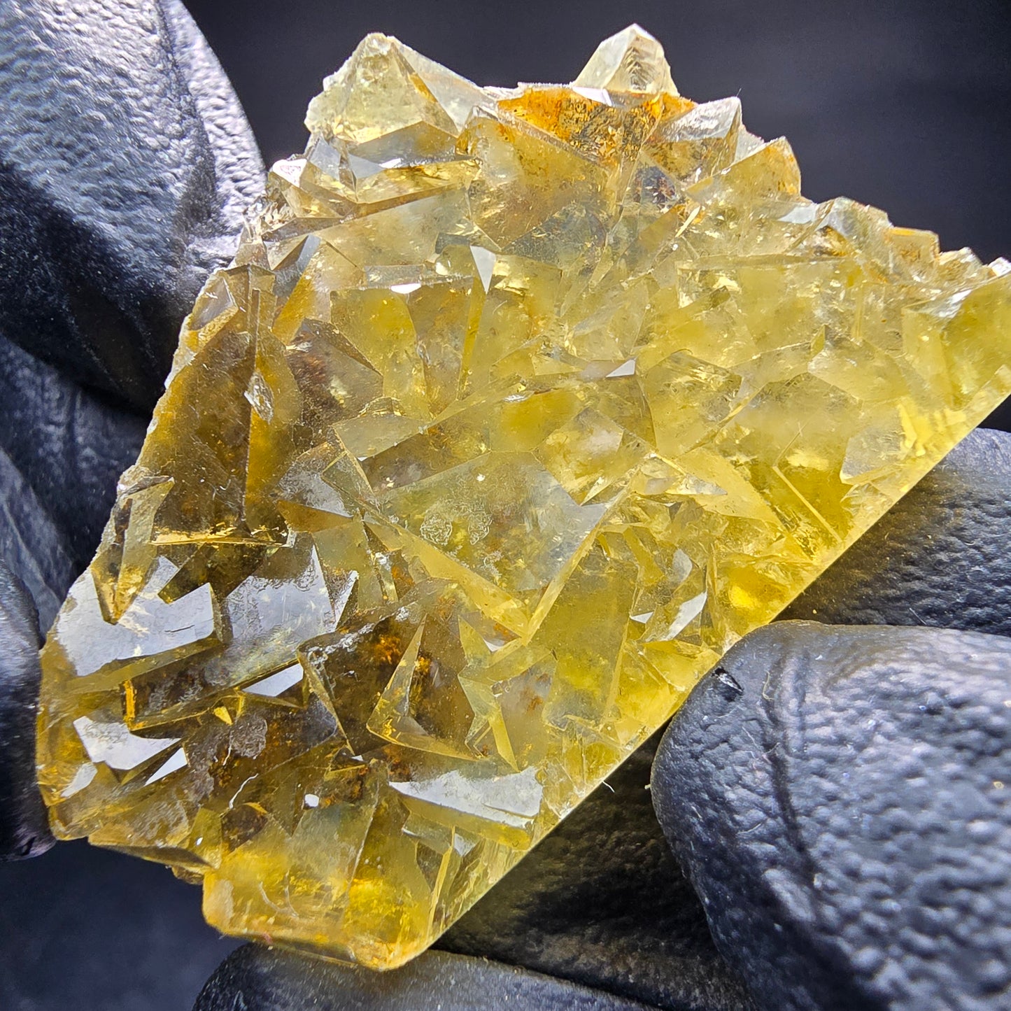 Klare Honey Pocket Phantom Fluorit Würfel Stufe gelb Okorusu Namibia 43*32*10mm