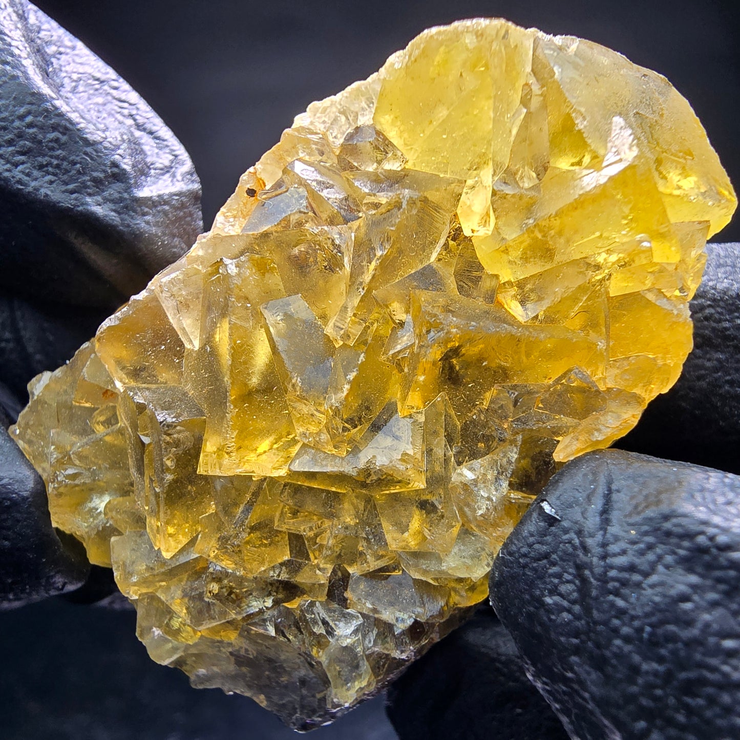 Klare Honey Pocket Phantom Fluorit Würfel Stufe gelb Okorusu, Namibia 44*27*15mm