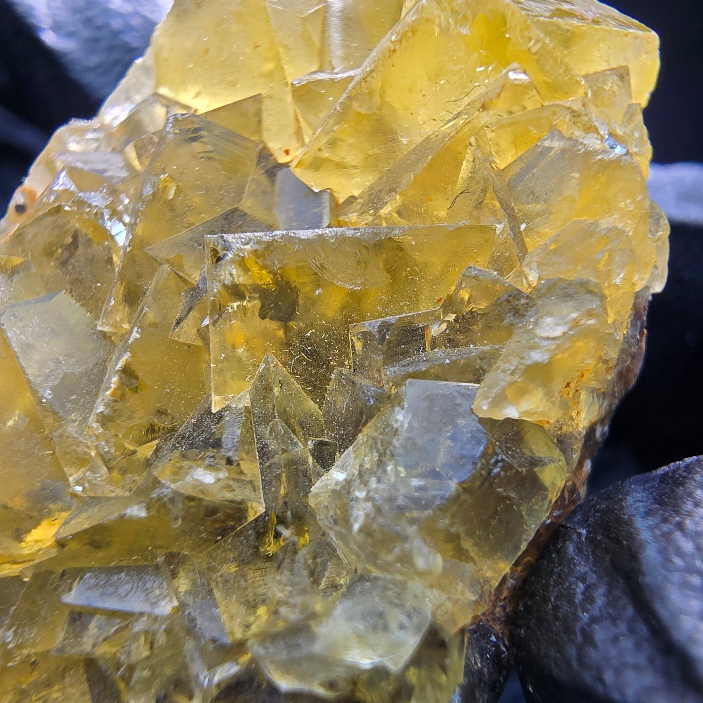 Klare Honey Pocket Phantom Fluorit Würfel Stufe gelb Okorusu, Namibia 44*27*15mm