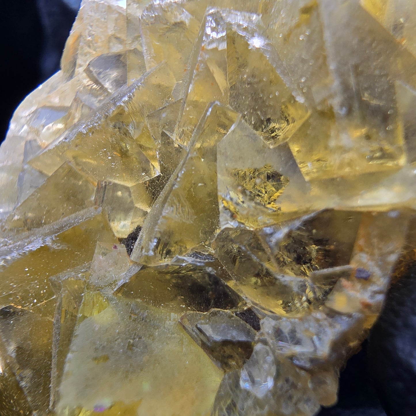 Klare Honey Pocket Phantom Fluorit Würfel Stufe gelb Okorusu, Namibia 44*27*15mm