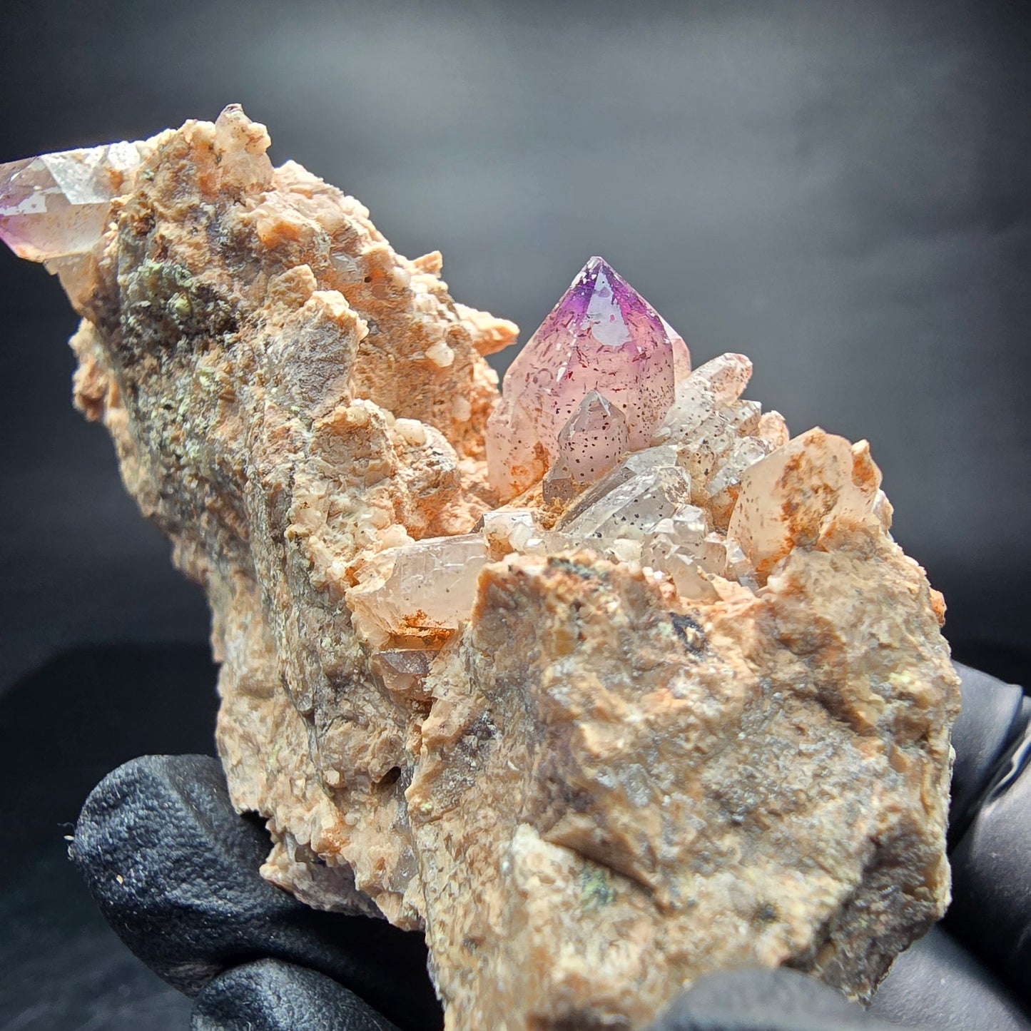 Seltene Phantom Amethyst Spitzen auf Matrix Brandberg, Namibia 79*46*45mm