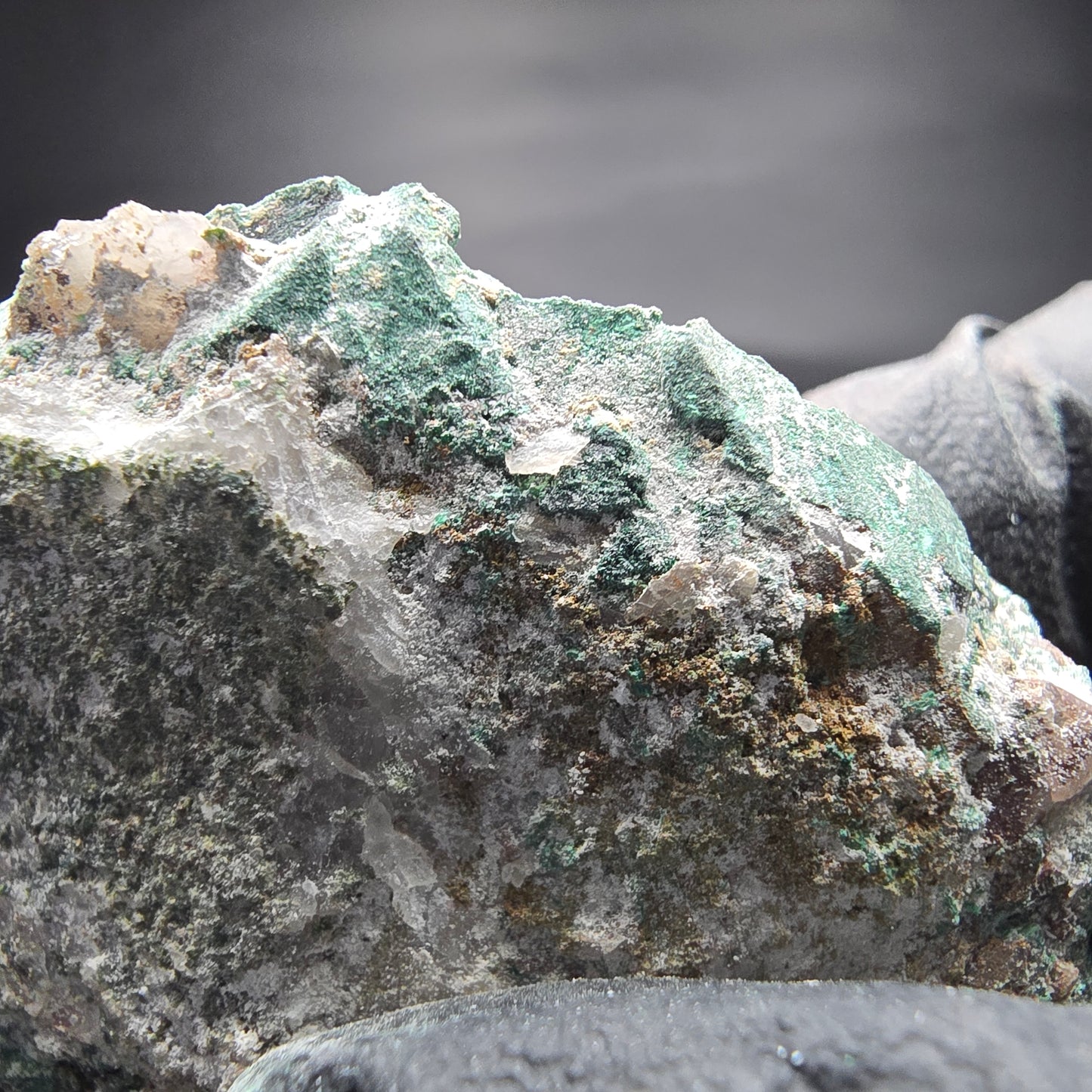 Seltene Malachit, Quarz Stufe Kaokoveld, Namibia 56*38*17mm Mineraliensammlung