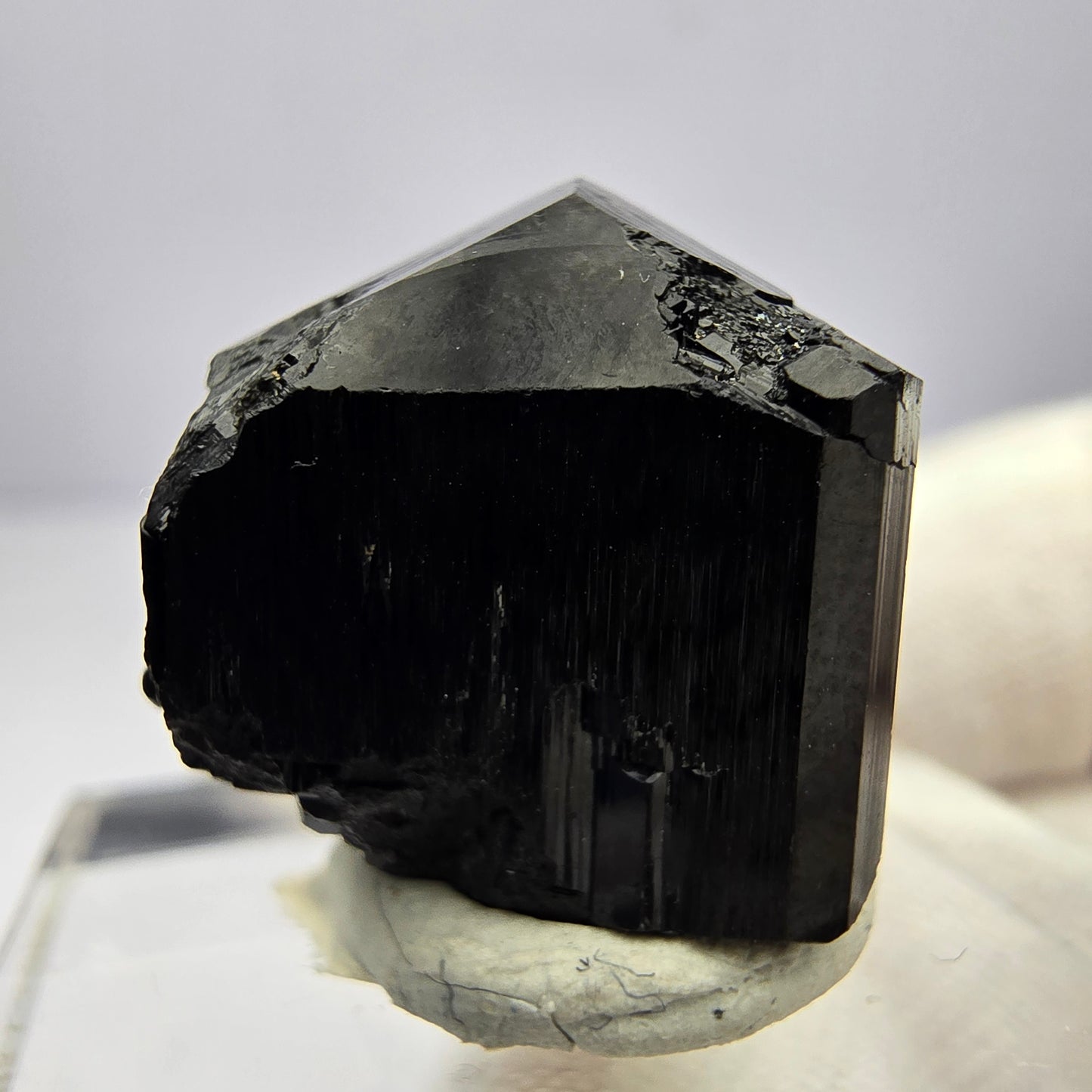 Symmetrischer Schörl Turmalin schwarz glänzend Erongo, Namibia 17*16*15mm