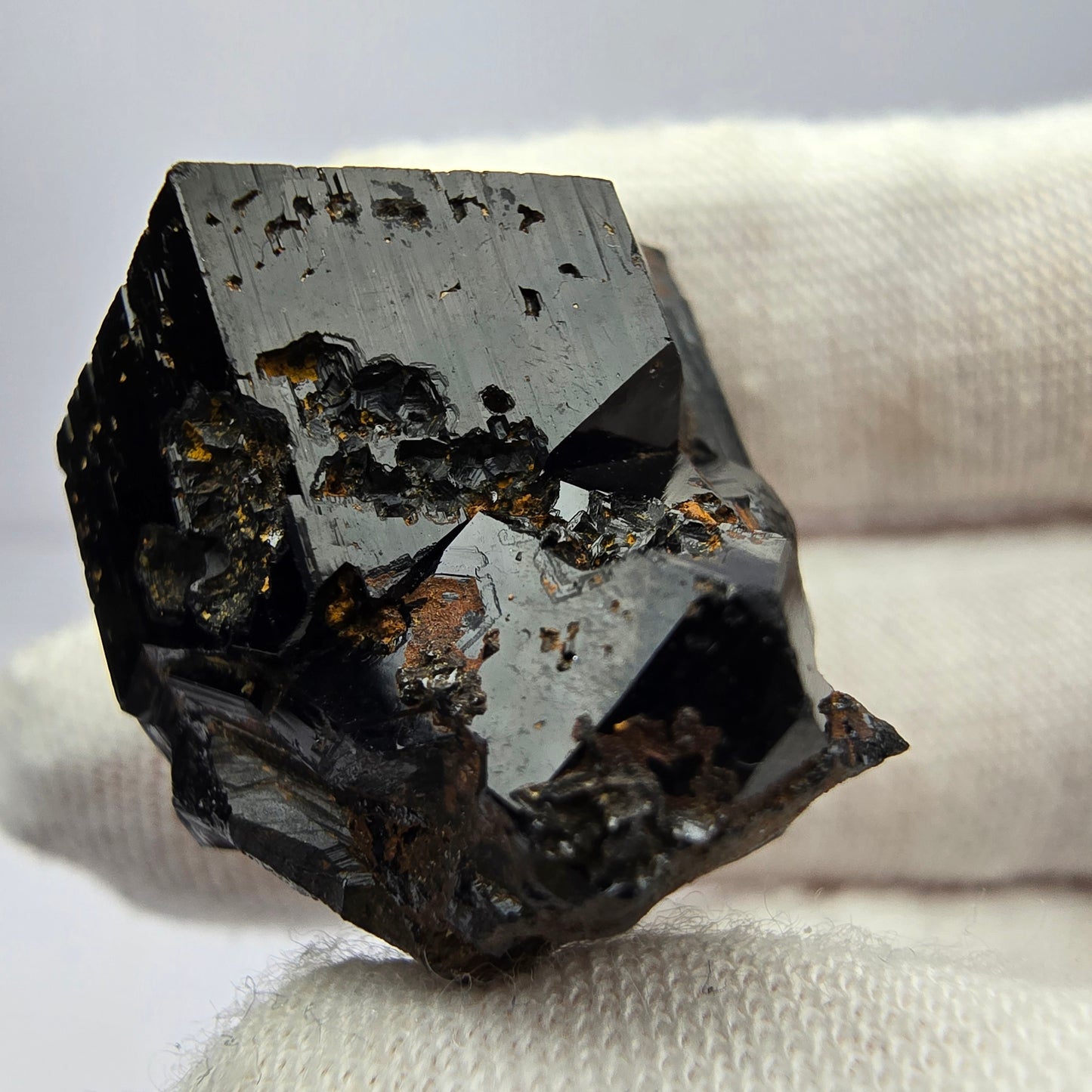 Symmetrischer Schörl Turmalin schwarz glänzend Erongo, Namibia 24*23*20mm