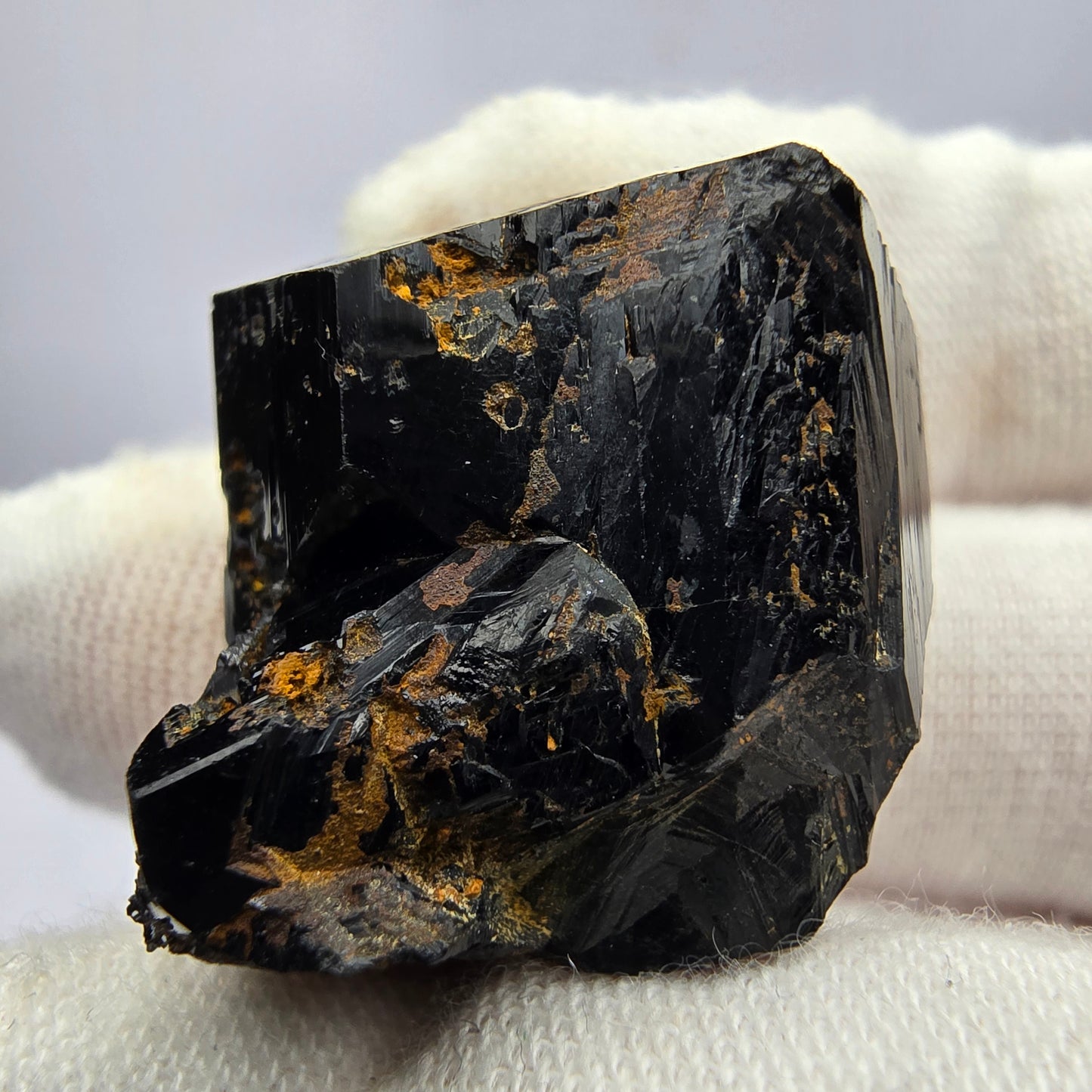 Symmetrischer Schörl Turmalin schwarz glänzend Erongo, Namibia 24*23*20mm
