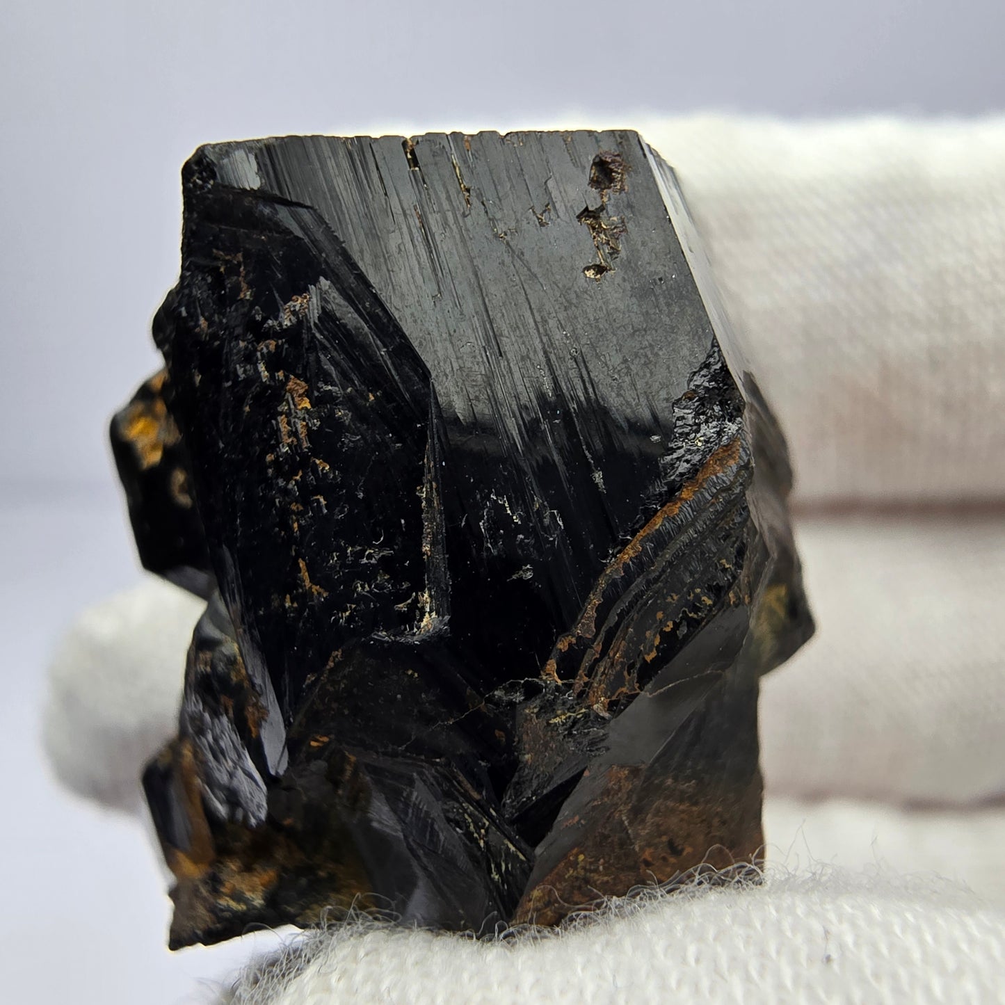 Symmetrischer Schörl Turmalin schwarz glänzend Erongo, Namibia 24*23*20mm
