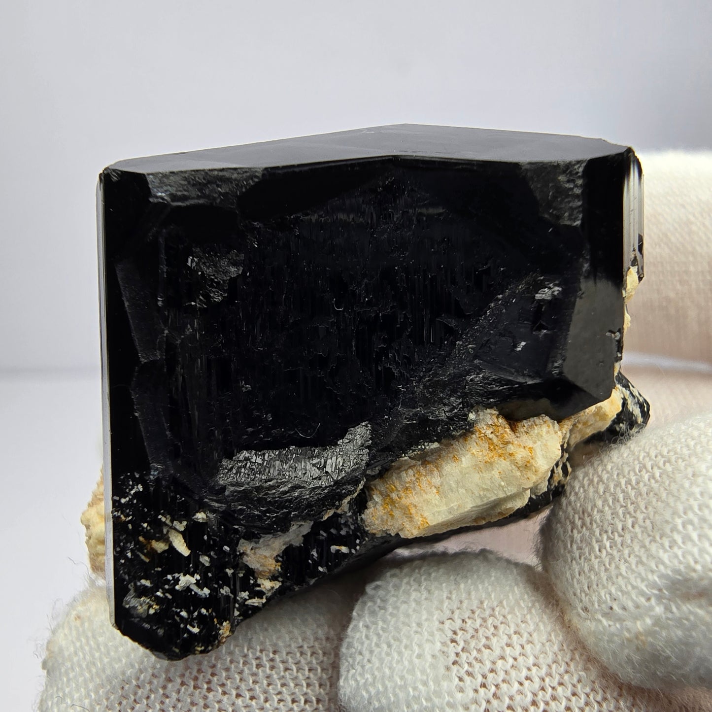 Symmetrischer Schörl Turmalin schwarz glänzend Erongo, Namibia 44*32*25mm