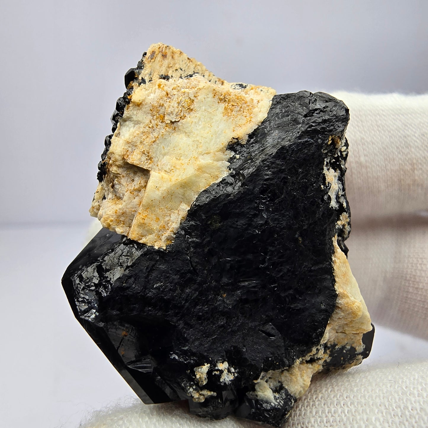 Symmetrischer Schörl Turmalin schwarz glänzend Erongo, Namibia 44*32*25mm