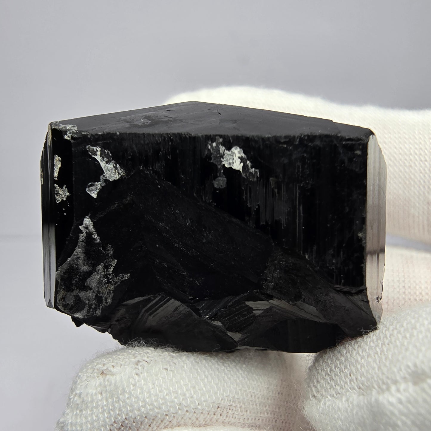 Symmetrischer Schörl Turmalin mit Hyalit Erongo, Namibia 34*31*26mm Sammlung
