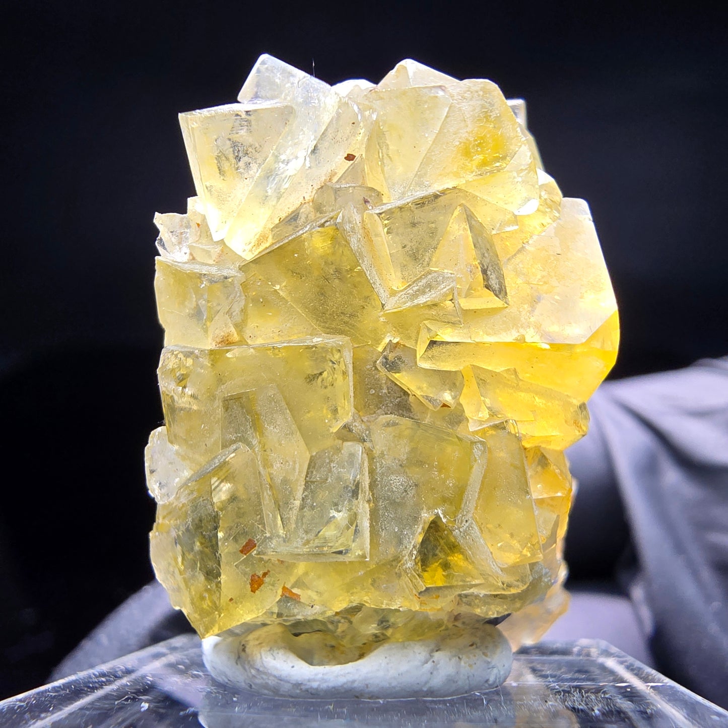 Clear Honey Pocket Phantom Fluorite cube niveau jaune Okorusu, Namibie 35*24*23mm