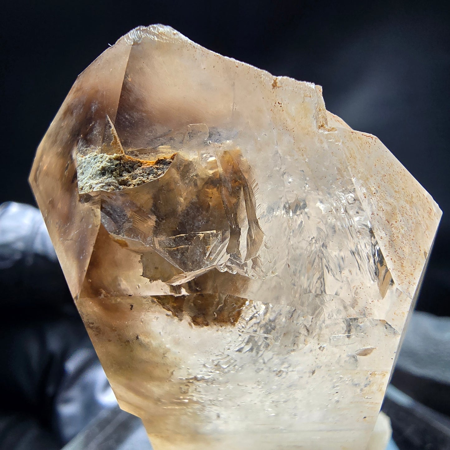Enhydro Phantom Smoky Quartz Sceptre Tip 2x Bubble Goboboseb, Namibie 64*37*30mm