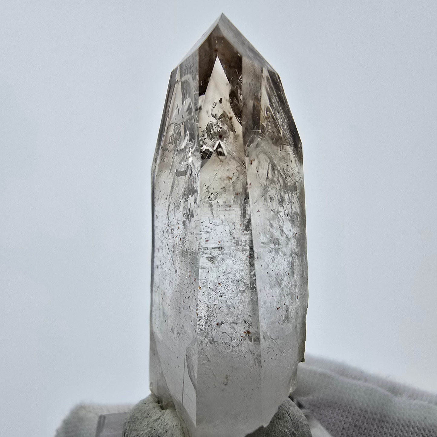 Enhydro Phantom Rauchquarz Eisen Spitze 1x Blase Goboboseb, Namibia 47*22*13mm