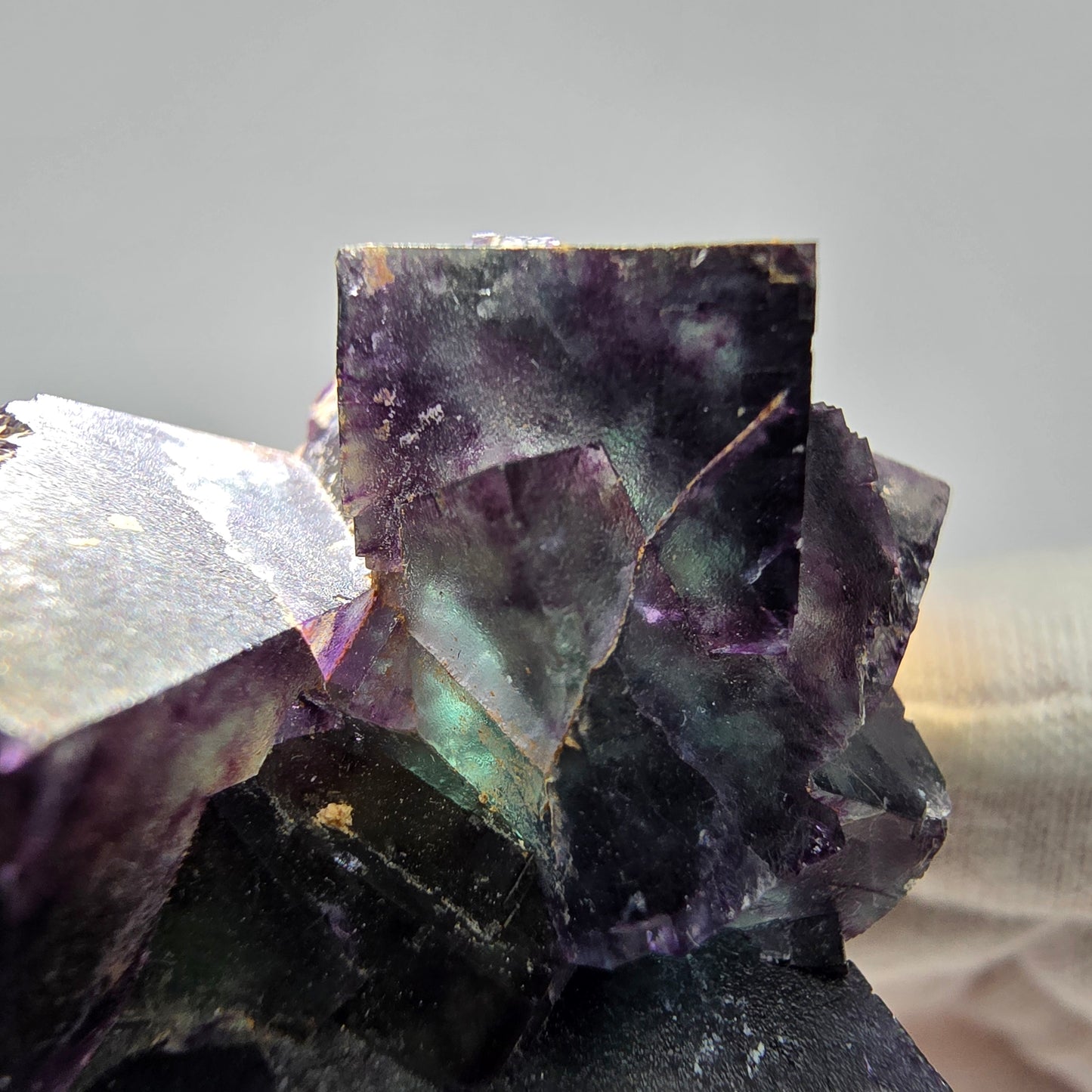 Seltene Phantom Fluorit Würfel Stufe lila grün gelb Okorusu, Namibia 55*46*33mm
