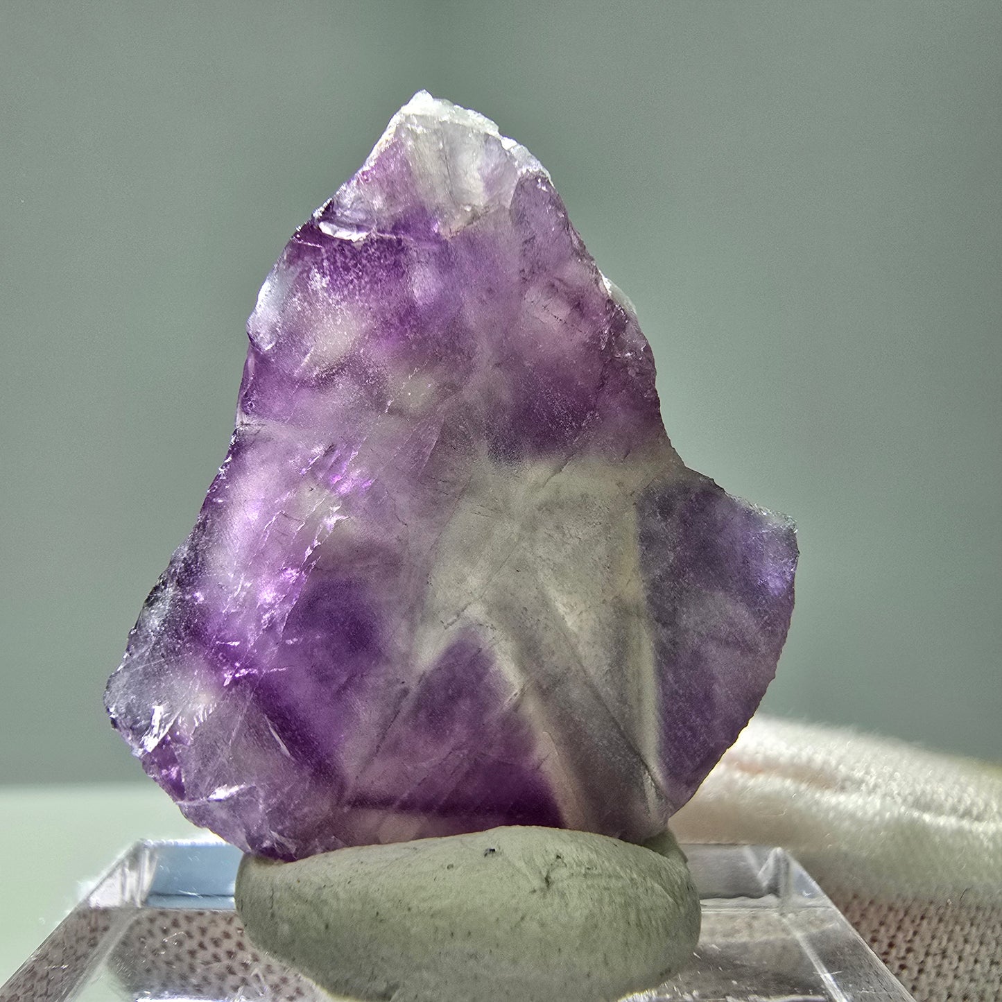 Seltene UV Phantom Fluorit Würfel Stufe lila weiß Brandberg, Namibia 28*22*12mm