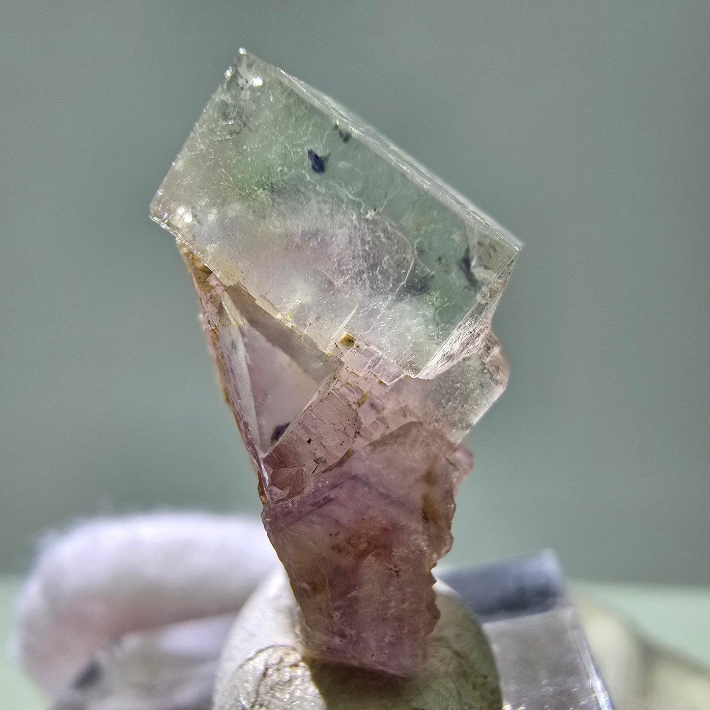 Seltene UV Phantom Fluorit Würfel Stufe lila grün Brandberg, Namibia 26*14*12mm
