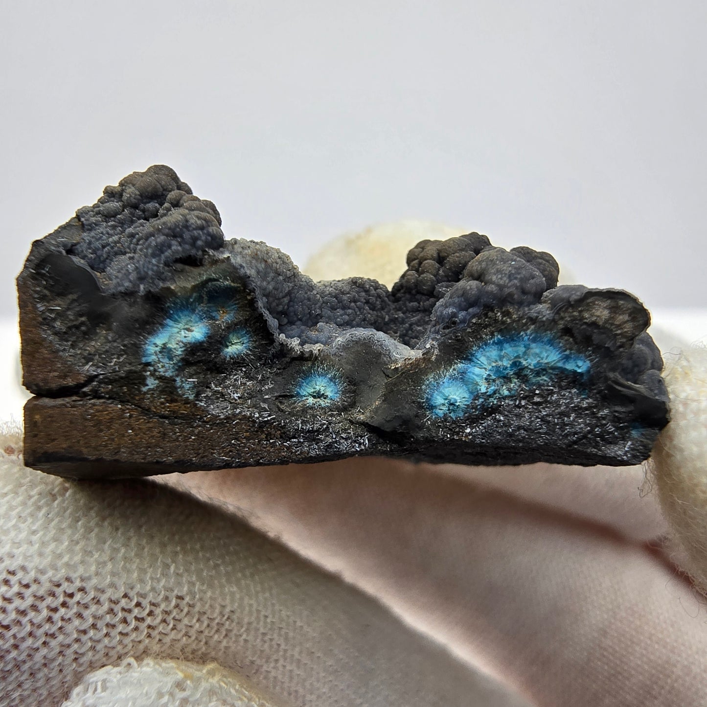 Seltene Shattuckit Stufe mit Kugel Kristallen blau Kaokoveld, Namibia 29*24*14mm