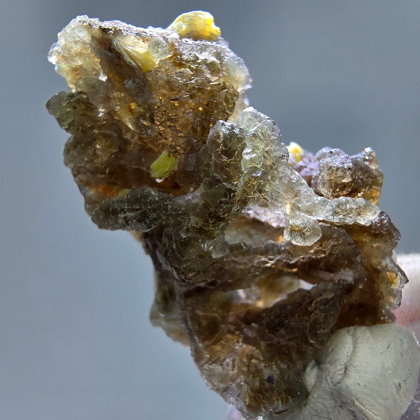 Phantom Fluorit Würfel, Hyalit, Muskovit Stufe Erongo, Namibia 44*28*27mm