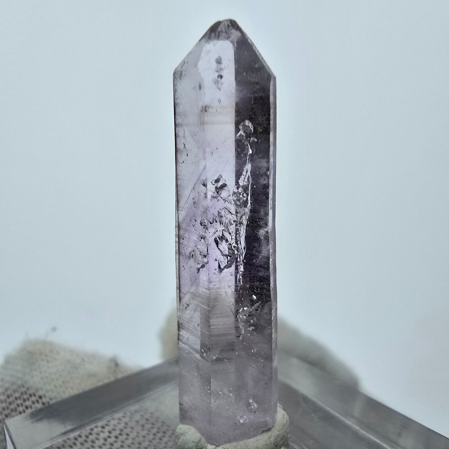 Pointe de cristal d'améthyste fantôme transparente Goboboseb, Namibie 33*8*6mm Collection