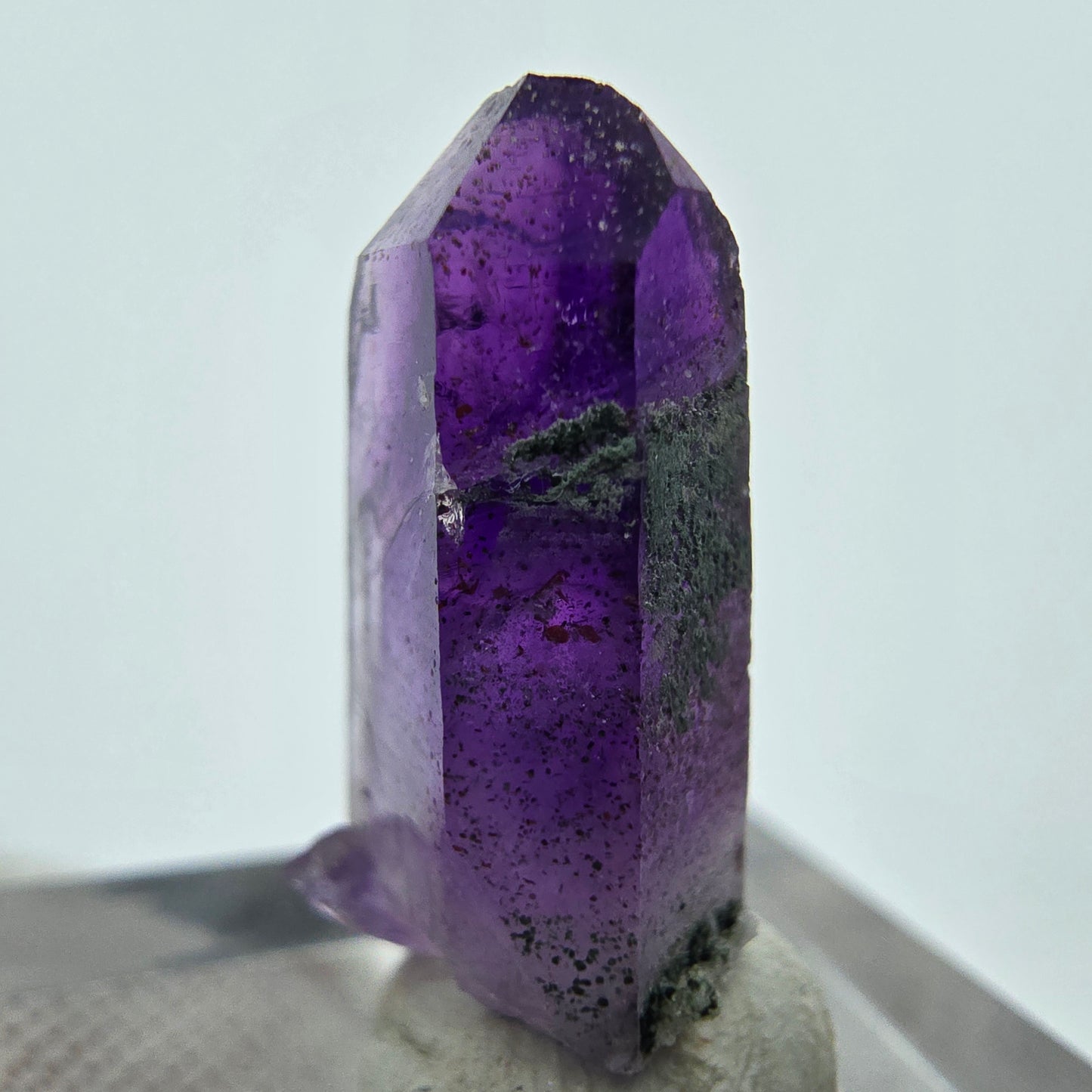 Pointe d'améthyste fantôme transparente violette, claim Buks, Goboboseb, Namibie 21*10*7mm