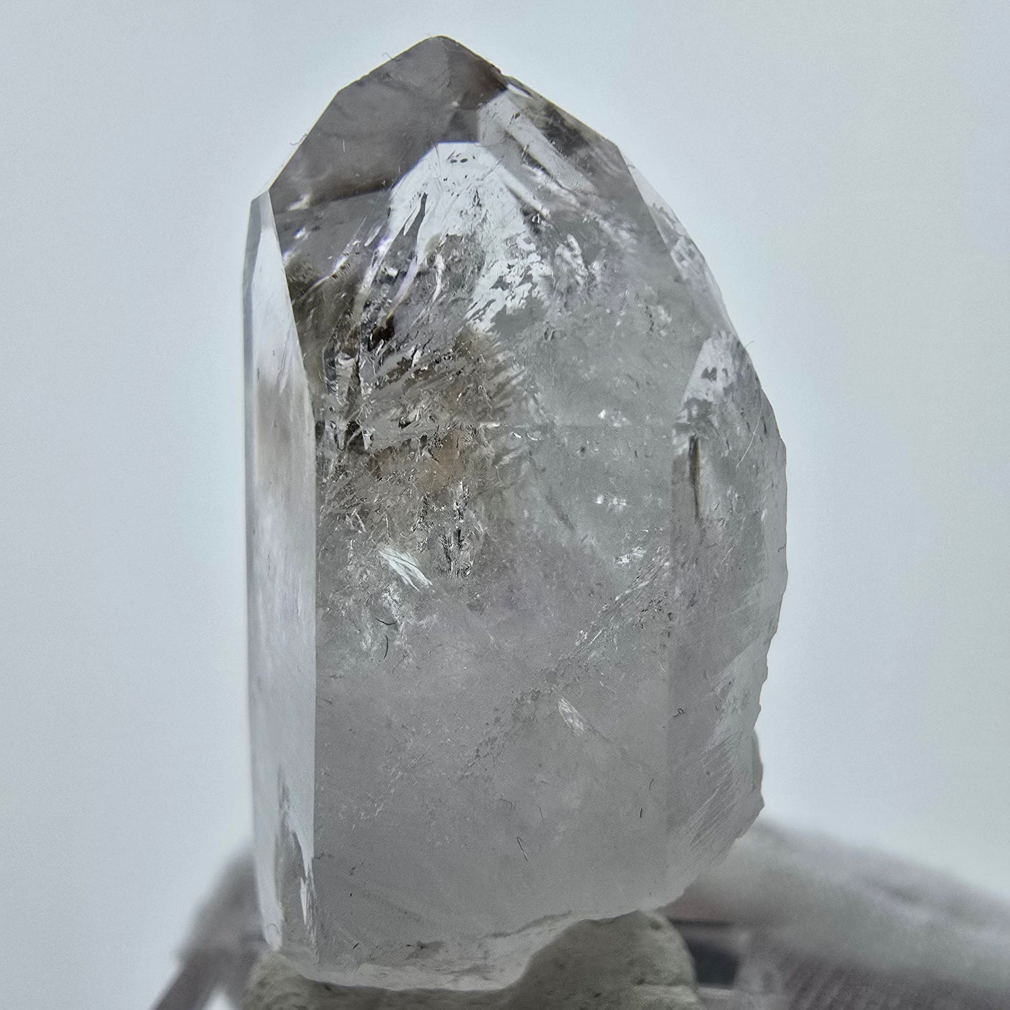Klarer Phantom Amethyst mit Analcim Streep Mine Goboboseb Namibia 40*18*16mm
