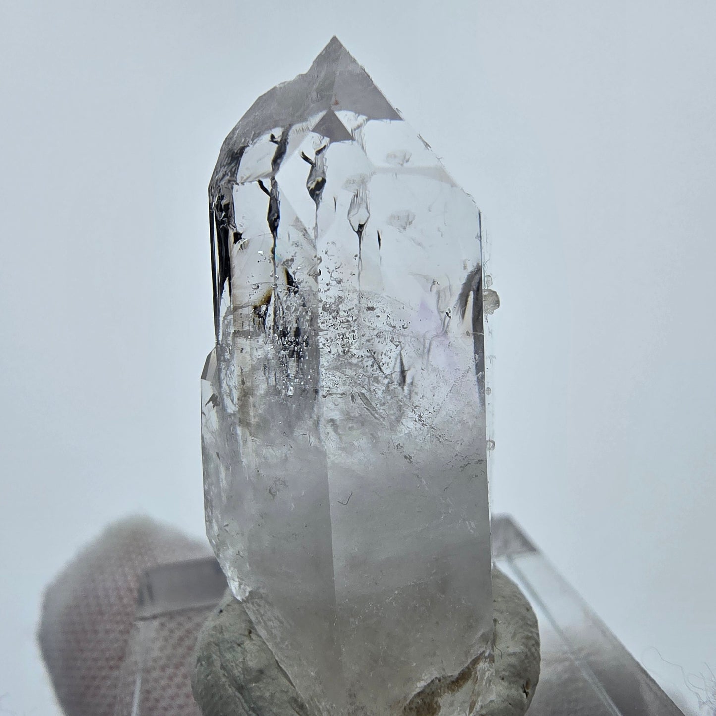 Klarer Phantom Rauchquarz mit Analcim Streep Mine Goboboseb Namibia 35*16*14mm