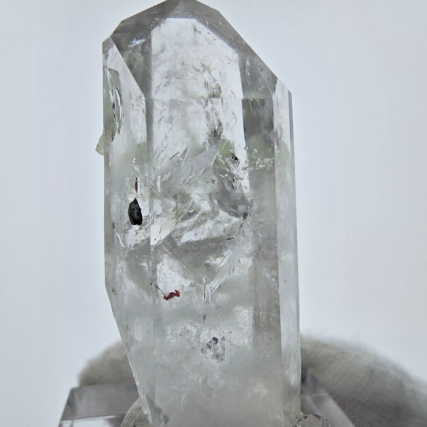 Phantom Amethyst mit Prehnit, Hämatit Streep Mine Goboboseb Namibia 43*15*17mm