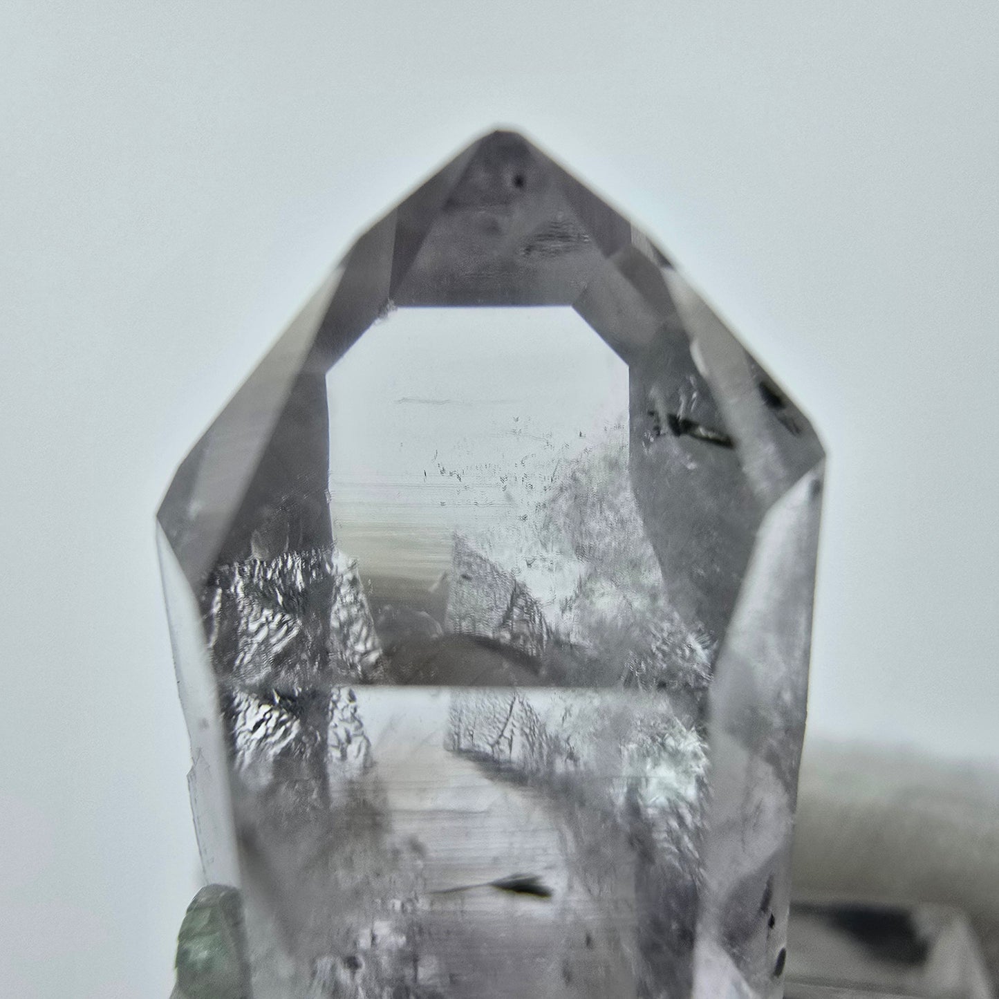 Phantom Amethyst mit Prehnit, Hämatit Streep Mine Goboboseb Namibia 32*14*11mm