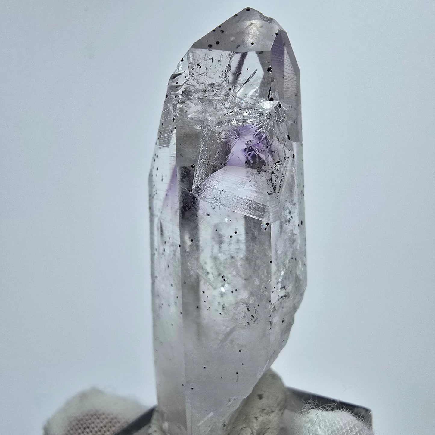 Phantom Amethyst mit Analcim, Hämatit Streep Mine Goboboseb Namibia 55*18*16mm