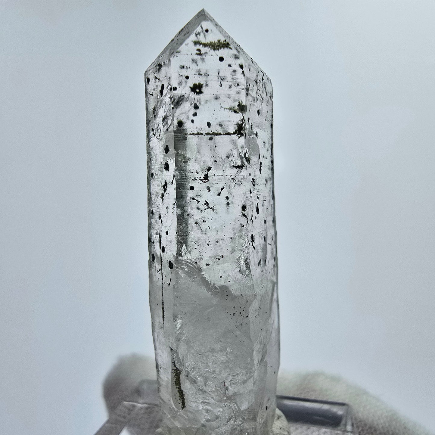 Quarz Kristall mit Hämatit und Epidot Streep Mine Goboboseb Namibia 44*14*10mm