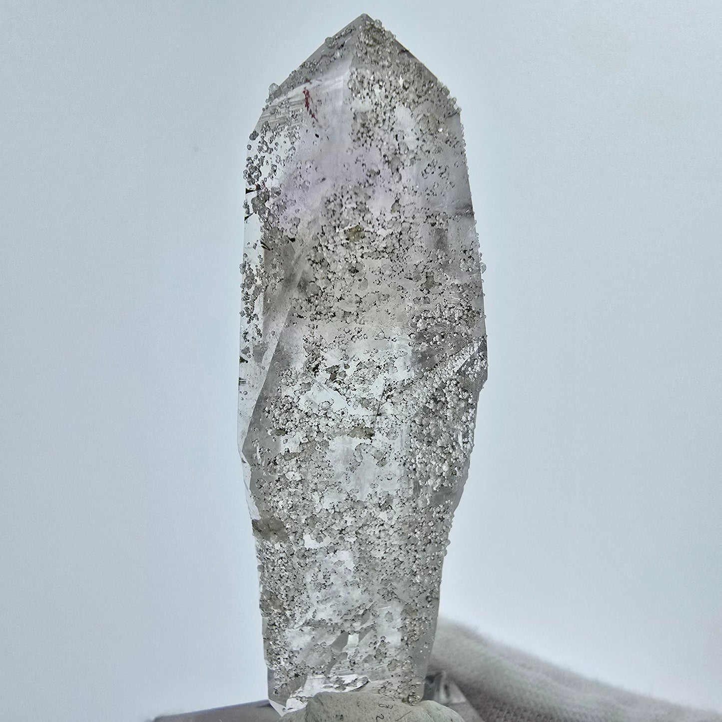 Harlekin Phantom Amethyst mit Analcim Streep Mine Goboboseb Namibia 61*18*14mm