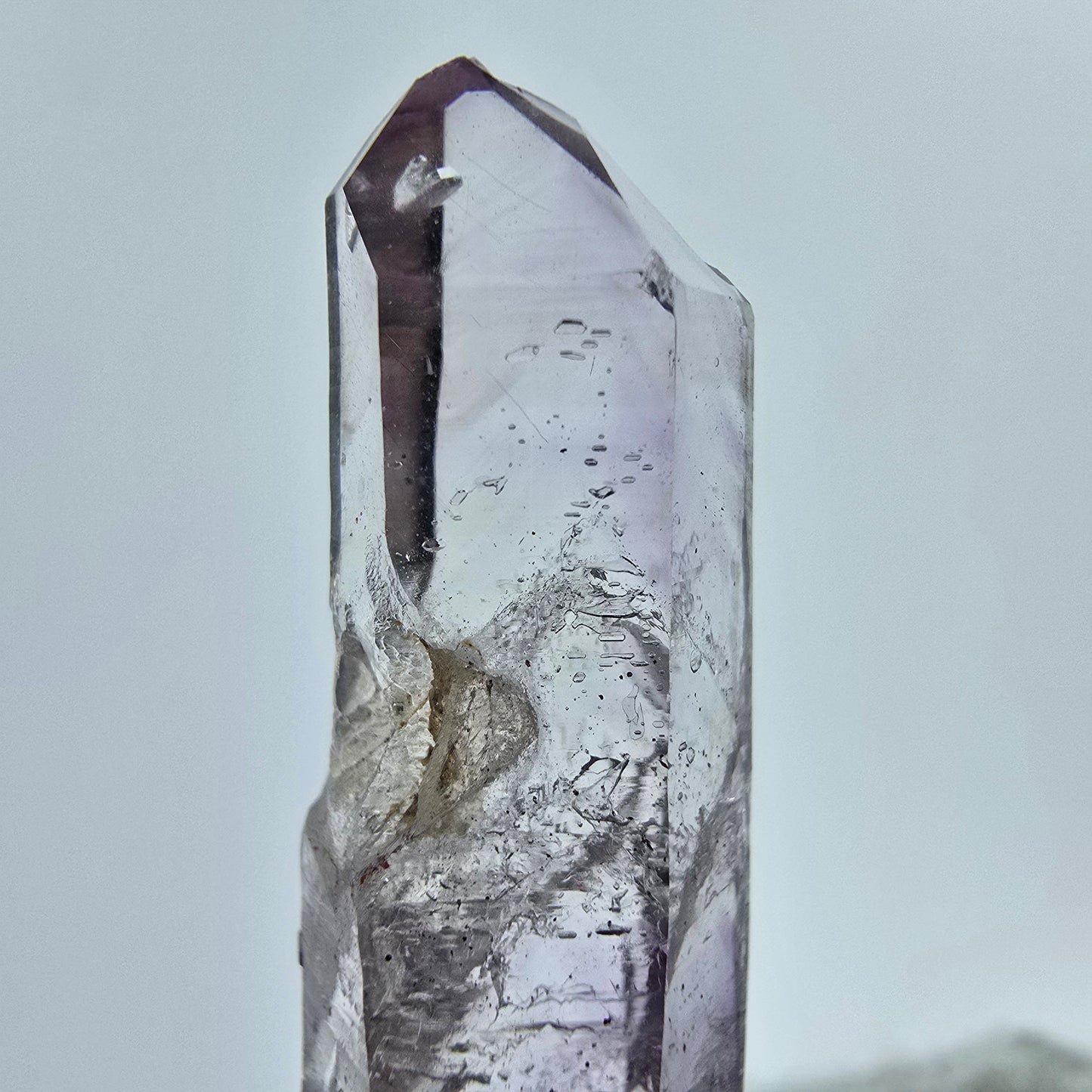Phantom Amethyst Kristall mit Hämatit Streep Mine Goboboseb Namibia 39*10*10mm