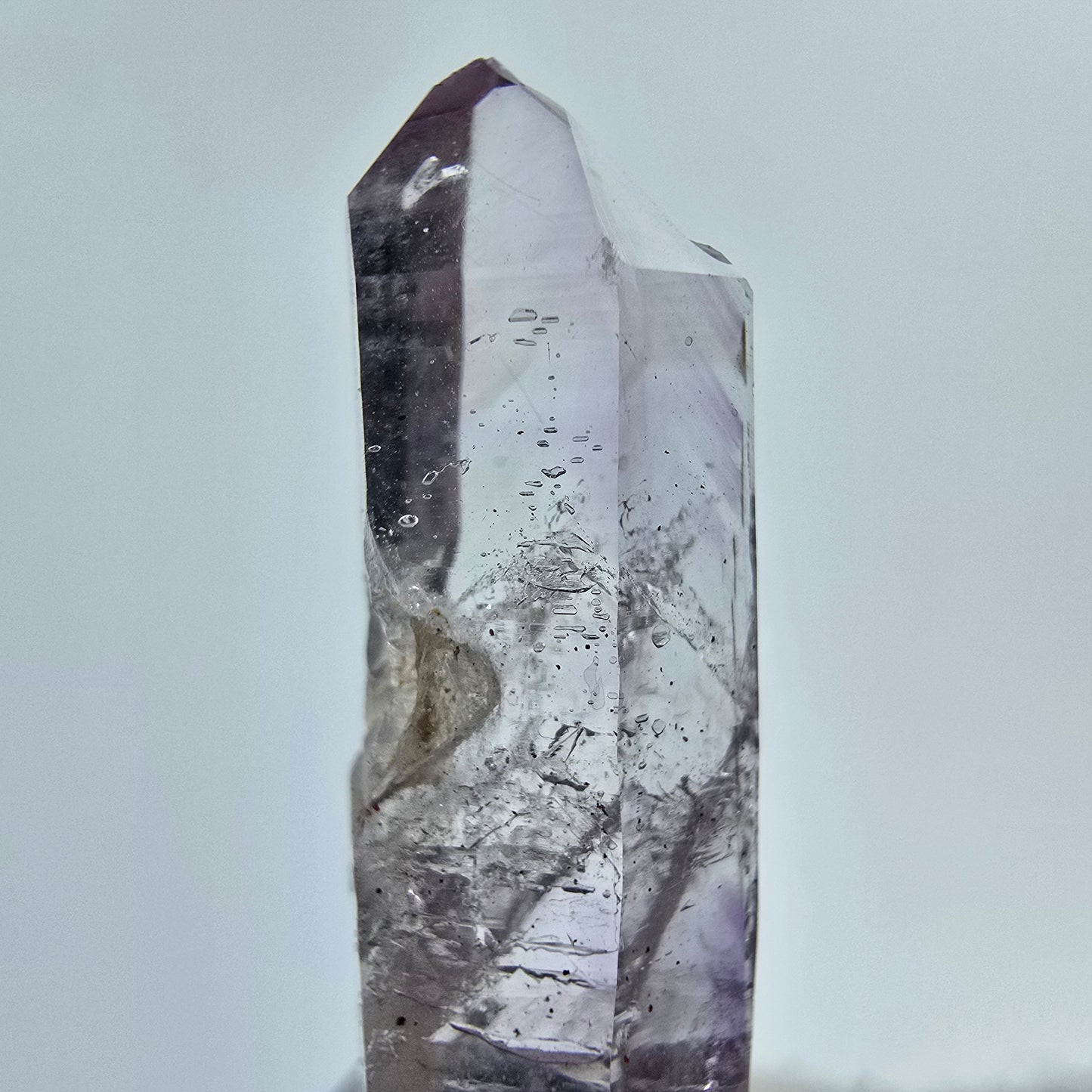 Phantom Amethyst Kristall mit Hämatit Streep Mine Goboboseb Namibia 39*10*10mm
