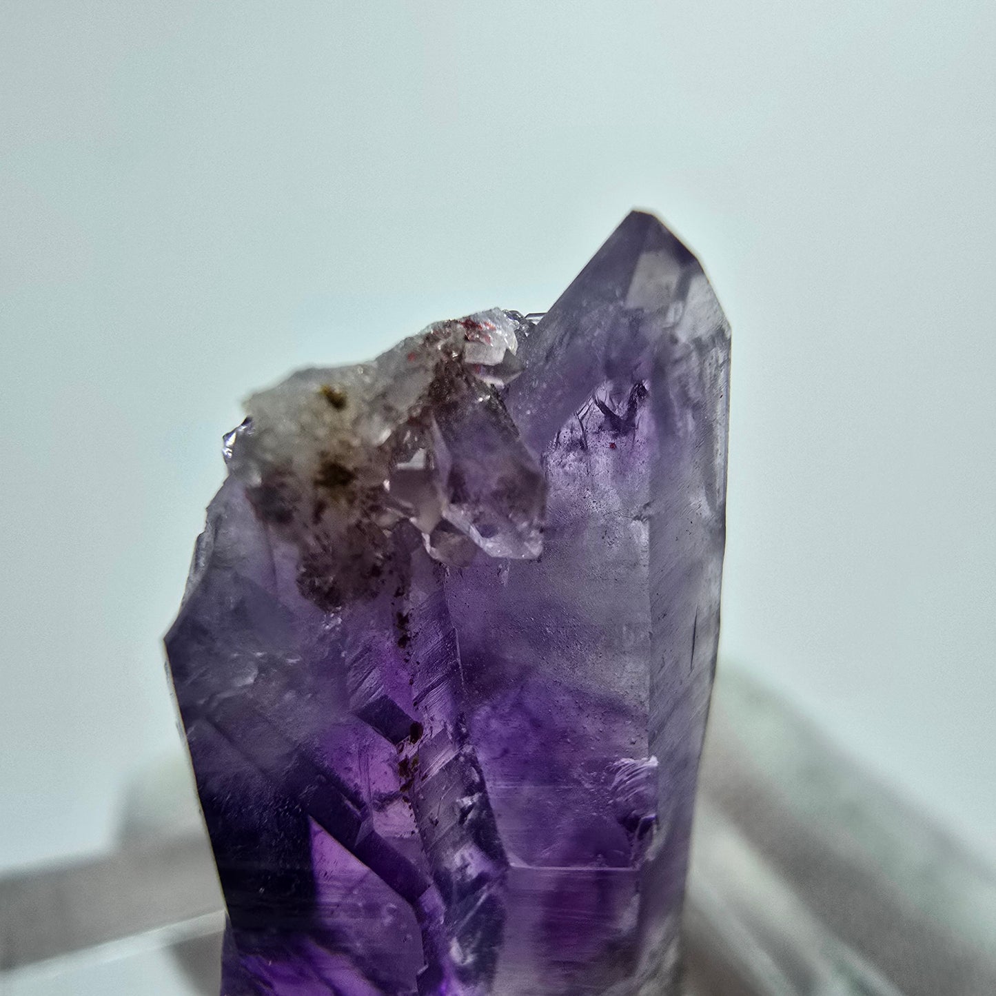 Cristal de sceptre d'améthyste fantôme Goboboseb, Namibie 27*11*8mm Collection de minéraux