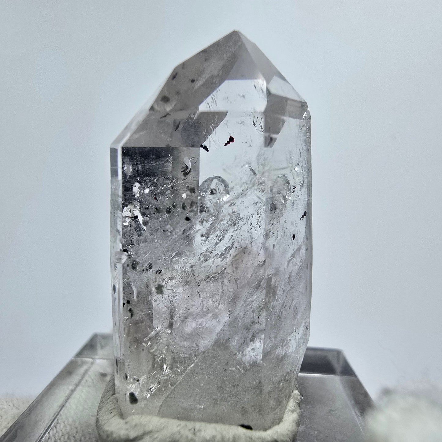Enhydro Hämatit Quarz mit Analcim Streep Mine Goboboseb Namibia 30*15*14mm
