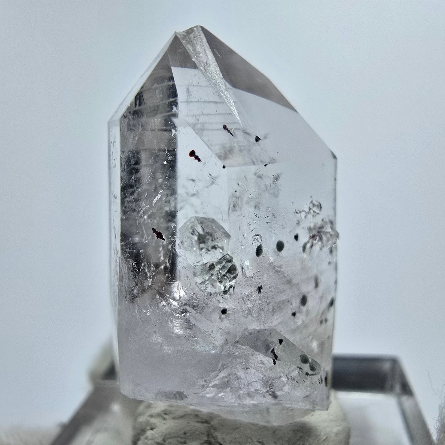 Enhydro Hämatit Quarz mit Analcim Streep Mine Goboboseb Namibia 30*15*14mm